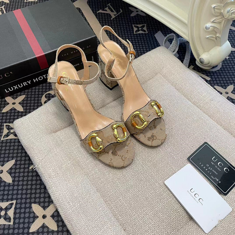 Nuevas sandalias versátiles de tacón grueso y de tacón G Brand Brand 2023, zapatillas negras de tacón alto planas y punta abierta