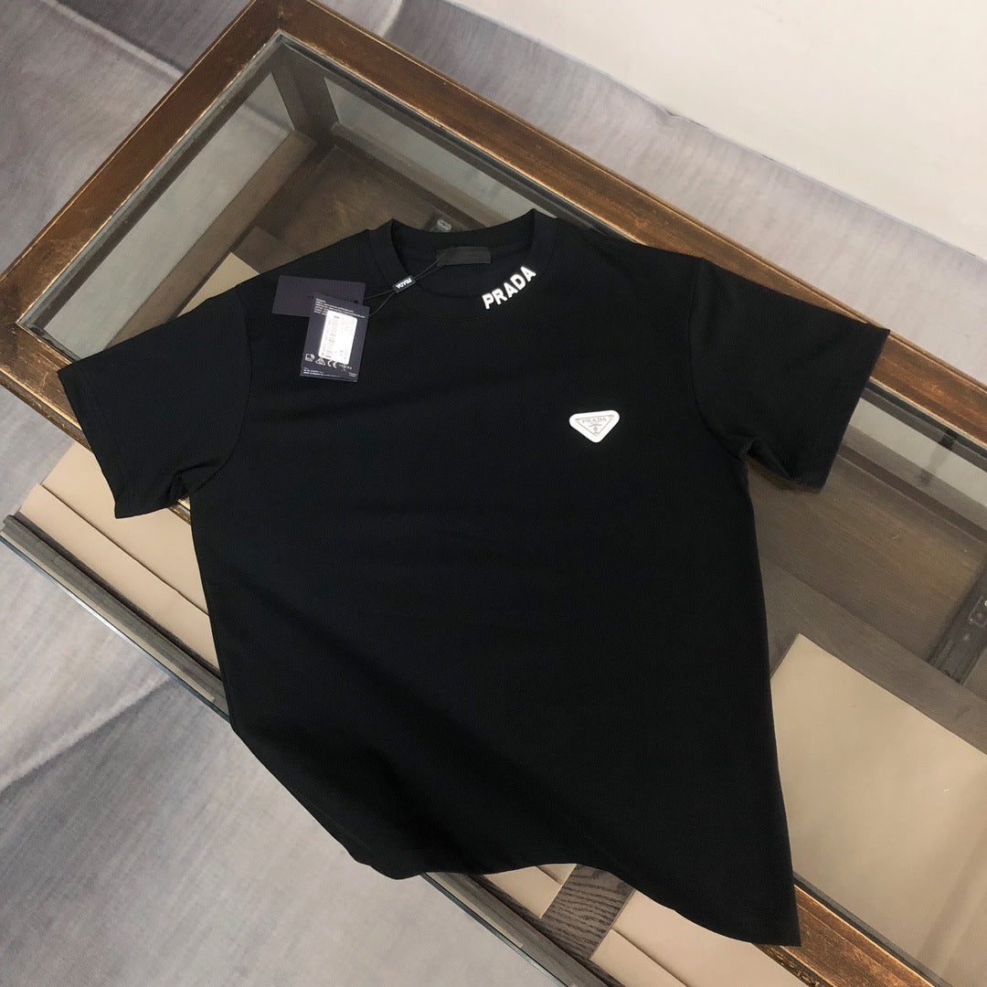 Versión de lujo de alta gama pra Pujia triángulo metálico LOGO, camiseta unisex de verano suelta y versátil con estampado y manga corta