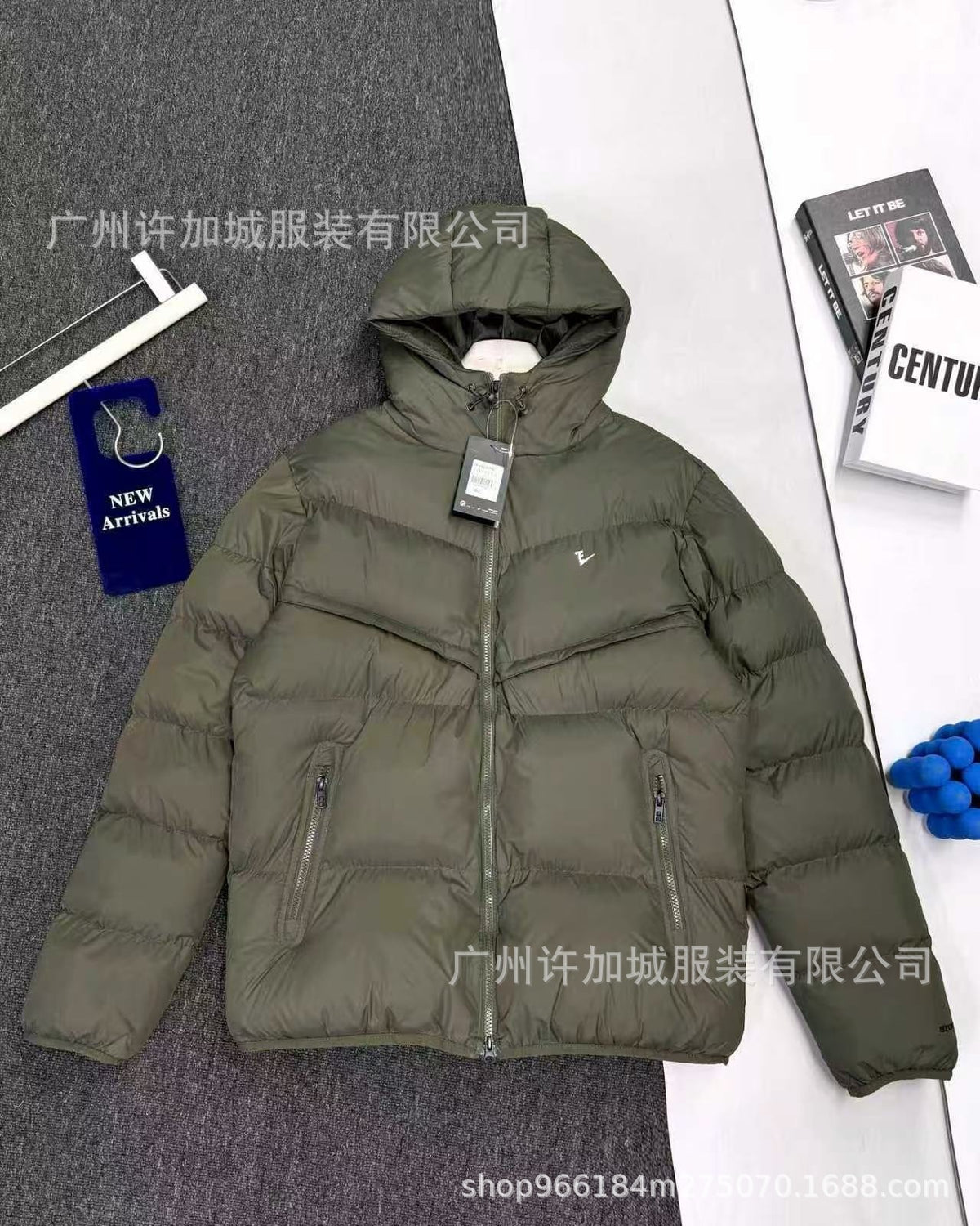 Giacca imbottita unisex 8178 | Cappuccio e ricamo
