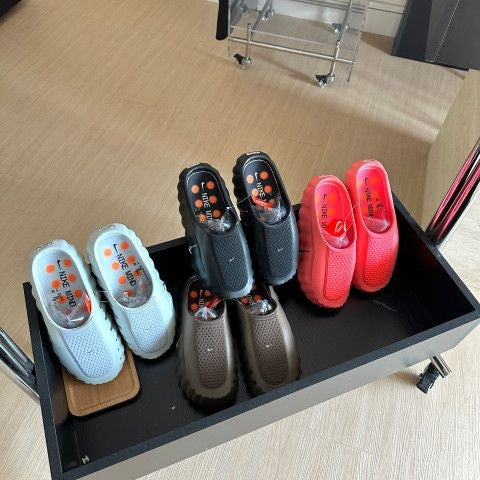 *Zapatos cerrados 001 Putian puro original curvo barroco de verano nuevas zapatillas cerradas para hombres y mujeres, partículas transpirables