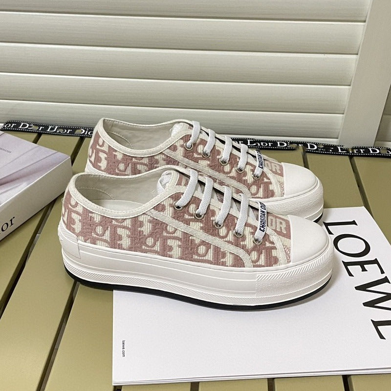 Comercio exterior 2026 Nuevos zapatos de mujer bordados de lona Suela gruesa Zapatos blancos versátiles que realzan Zapatos deportivos casuales de punta redonda