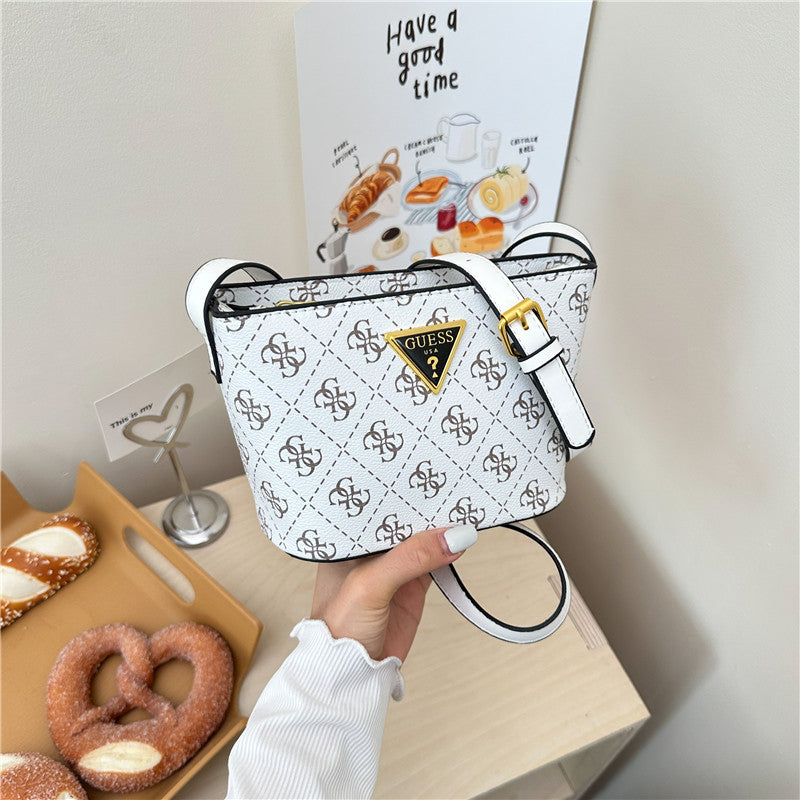 Bolsos de mujer, cartas impresas europeas y americanas transfronterizas, bolso bucket versátil de un solo hombro, diseño de nicho, bolso cruzado ligero y de lujo