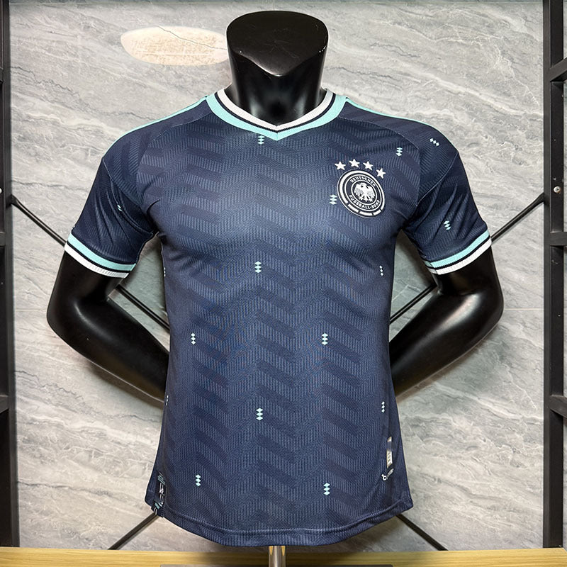 26. Nuevo club de selección edición de jugadores: Real Madrid, Barcelona, Brasil, Arsenal, España, México, Chelsea