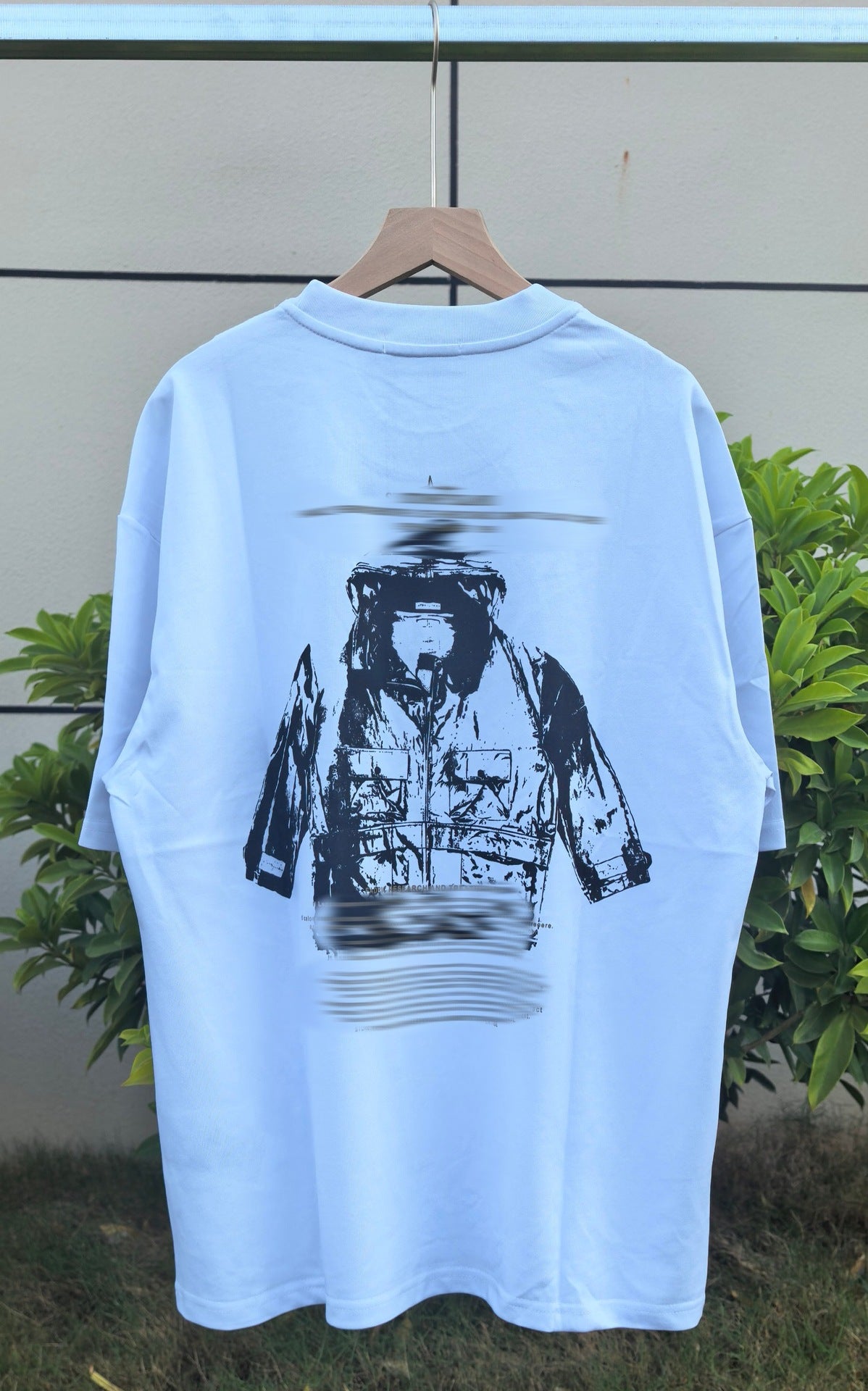 Camiseta Stone IS Unisex | Manga Corta Y Brújula