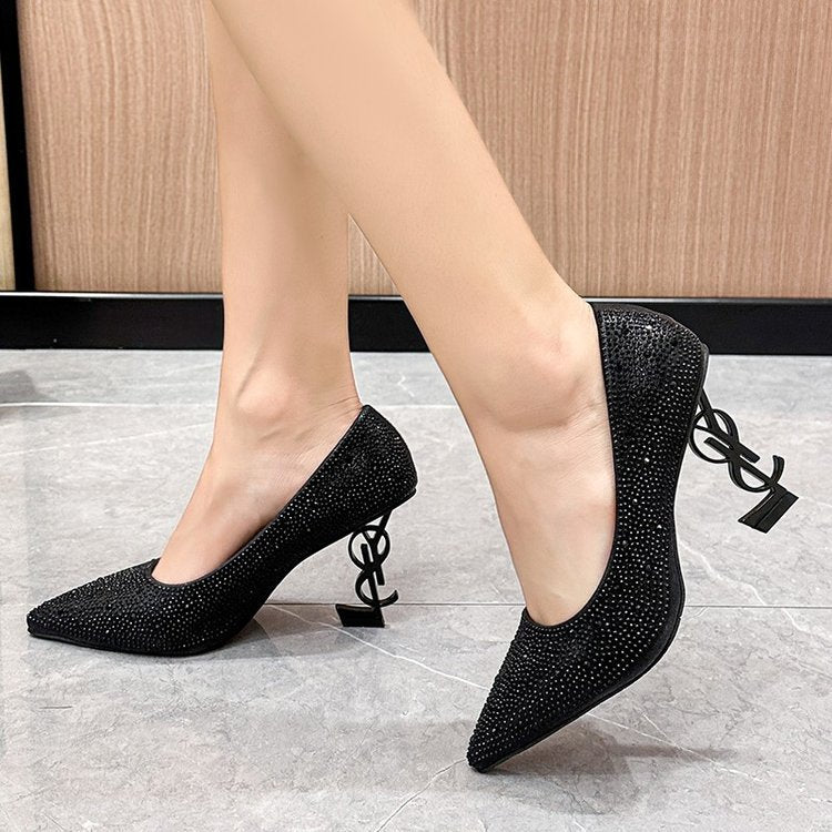 Sandalias de tacón alto de una tira en stock de fábrica para mujer, superventas de hebilla para comercio exterior, tacones altos a juego con letras de celebridades para mujer