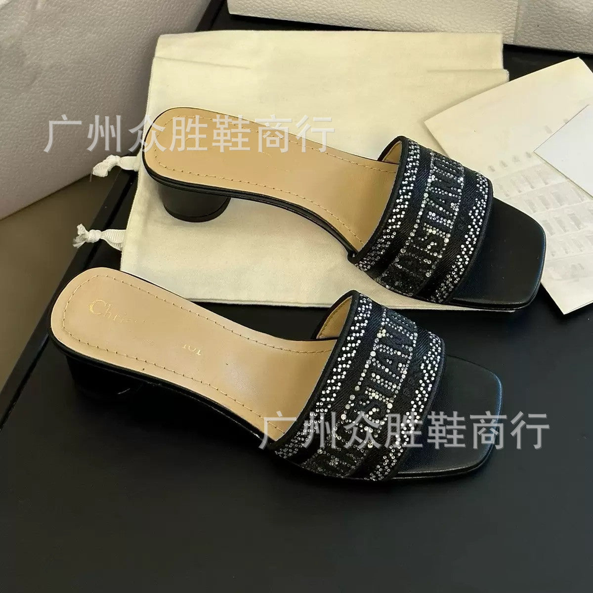 25 zapatillas de tacón grueso bordadas de seda de la marca D 25 para mujer, zapatillas versátiles de cuero auténtico, sandalias informales