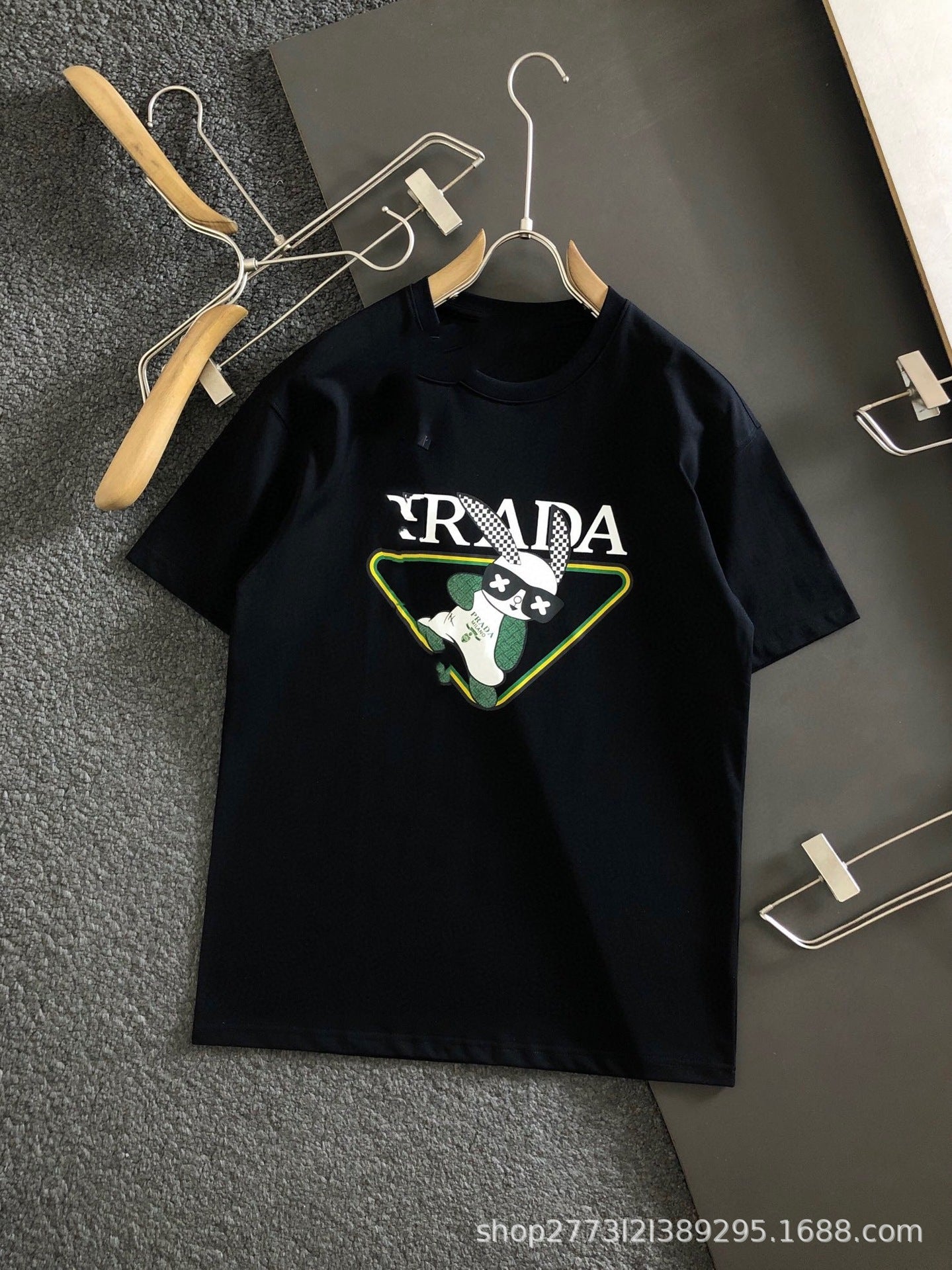 Camiseta informal informal de cuello redondo y suelta de cuello redondo con estampado de letras a la moda, camiseta versátil a juego para pareja