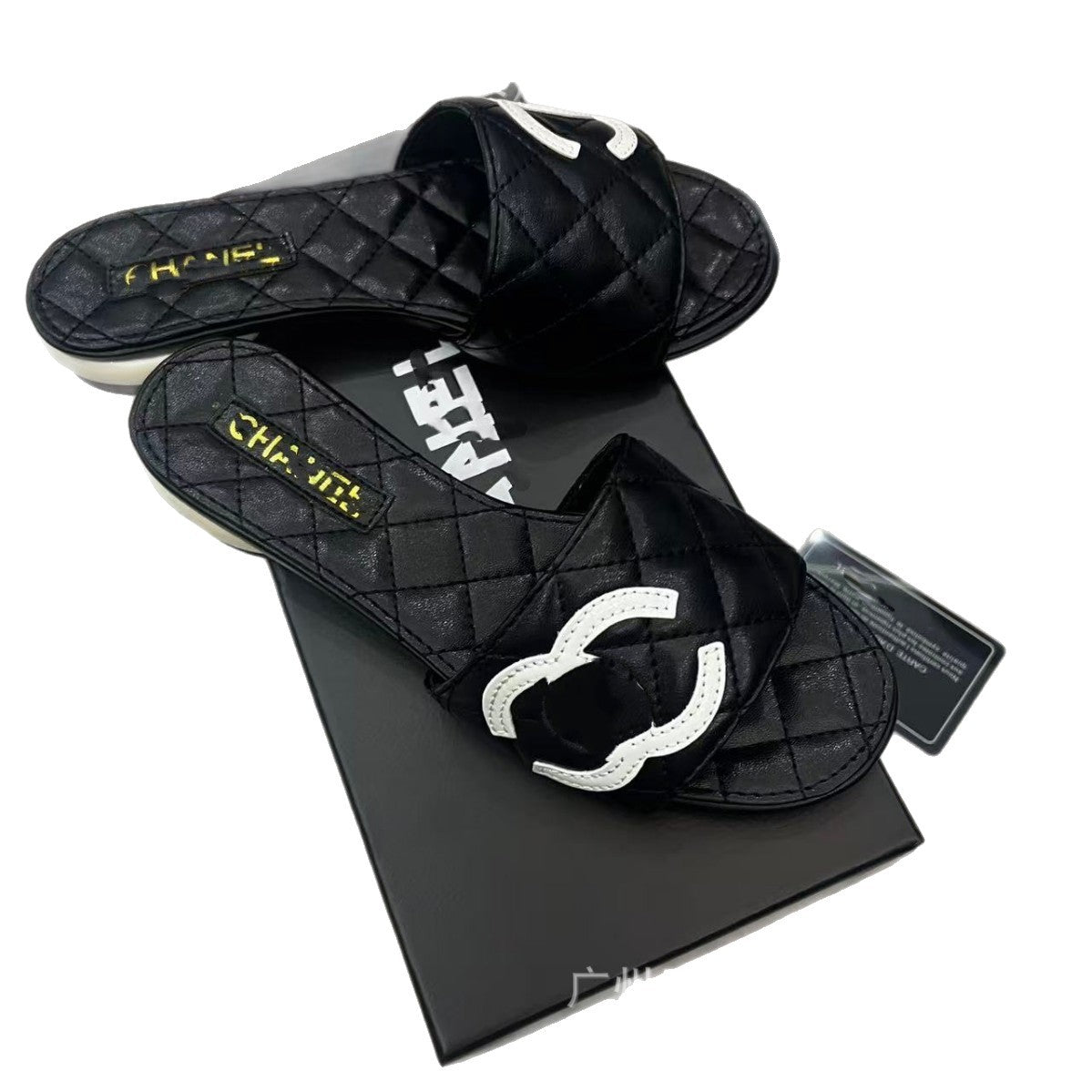 2026 Nuevo logo clásico de principios de primavera Doble C Strap-on de moda Panda Color-Fragancia Estilo Abrigo plano de diamante Prenda versátil