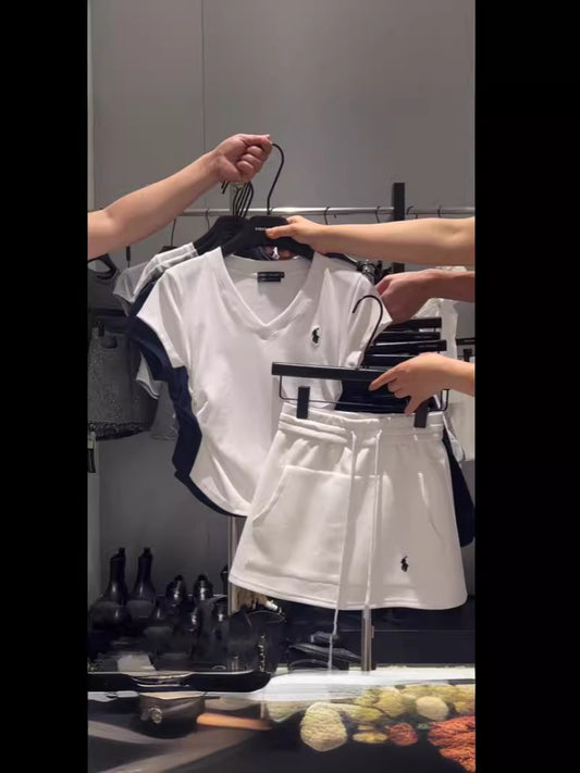 2026 Pony plisado plisado con escote en V y camiseta delgada + faldas versátiles de cintura alta elásticas para mujer
