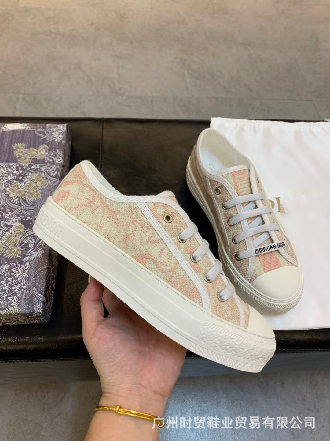 Zapatos de lona con bordado con letras, zapatos casuales versátiles con cordones de mujer con plataforma de relieve para el día a día