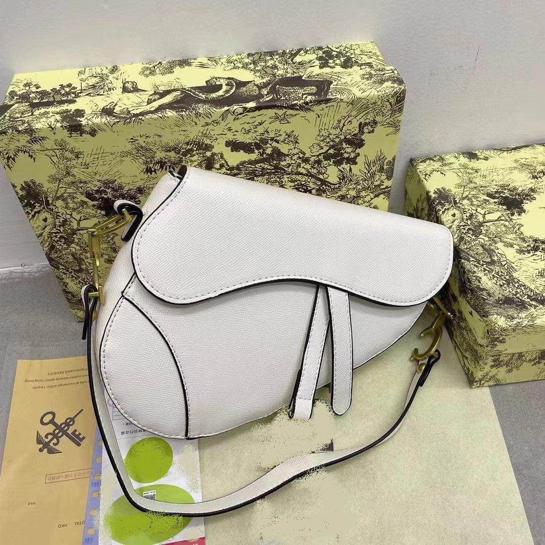 Damen Saddle Bag aus Bast | Modische Reise-Umhängetasche | Mit Box