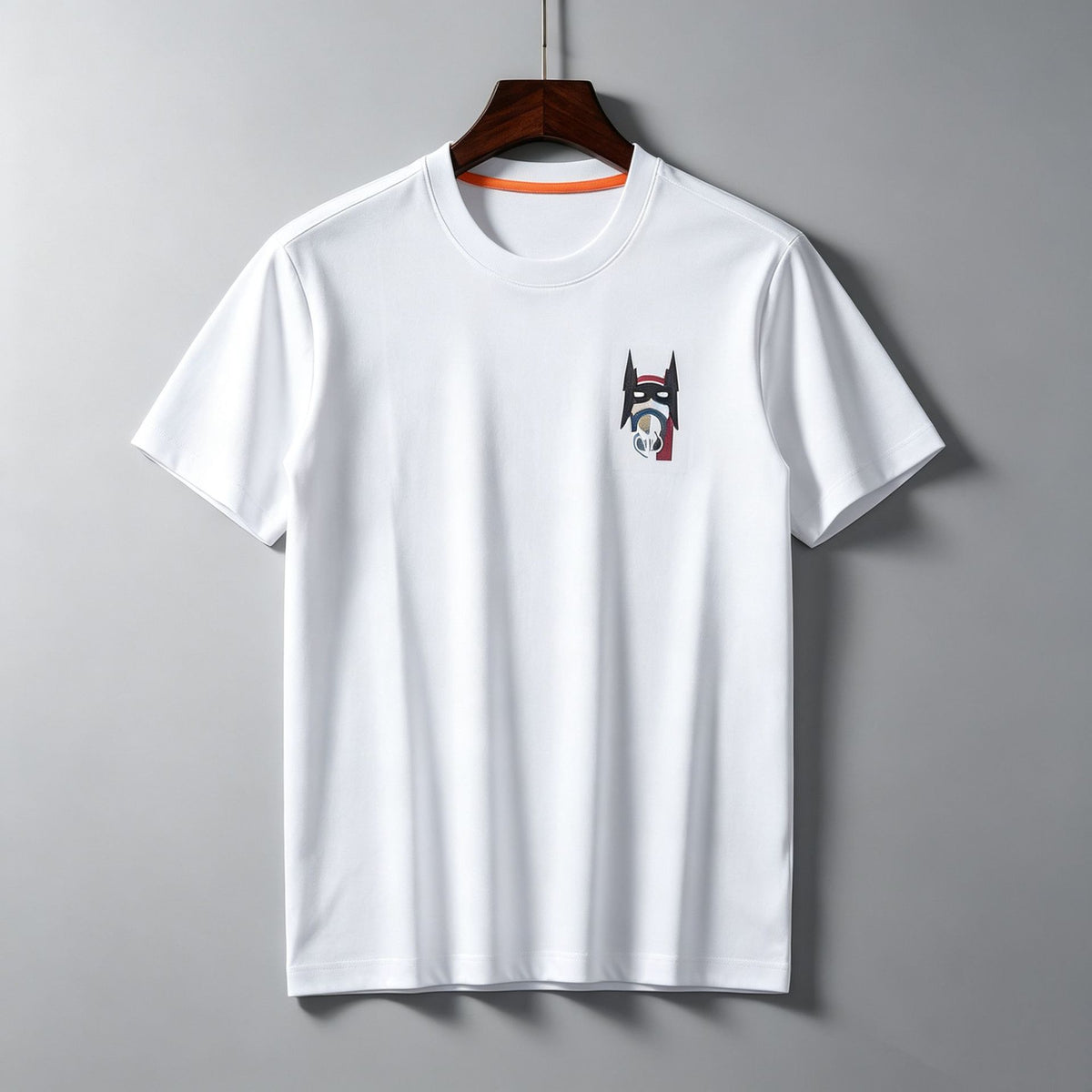 Camiseta H | Bordado Y Cuello Redondo