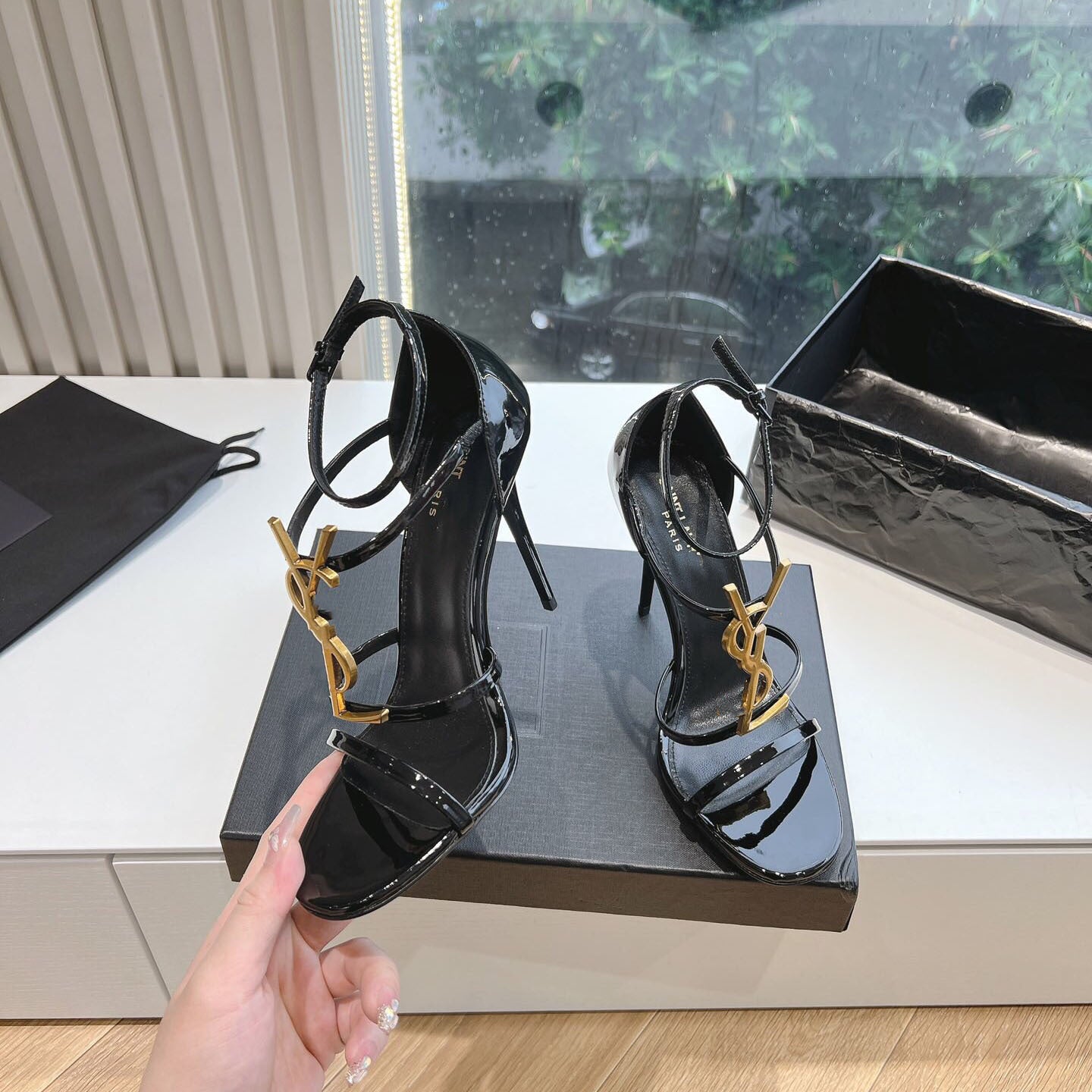 Tacones altos franceses transfronterizos, hebillas de letras SYL europeas y americanas de una sola correa, sandalias Saint Laurent sexys para mujer