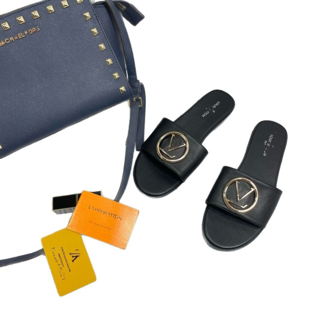 Foreign Trade L Family 2025 Nuevas chanclas europeas y americanas para mujer, hebillas metálicas, zapatillas planas para la playa al aire libre en casa
