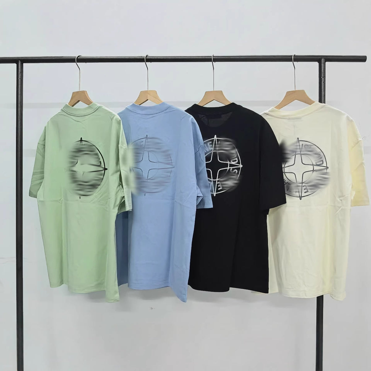 Camiseta Stone IS Unisex | Manga Corta Y Brújula