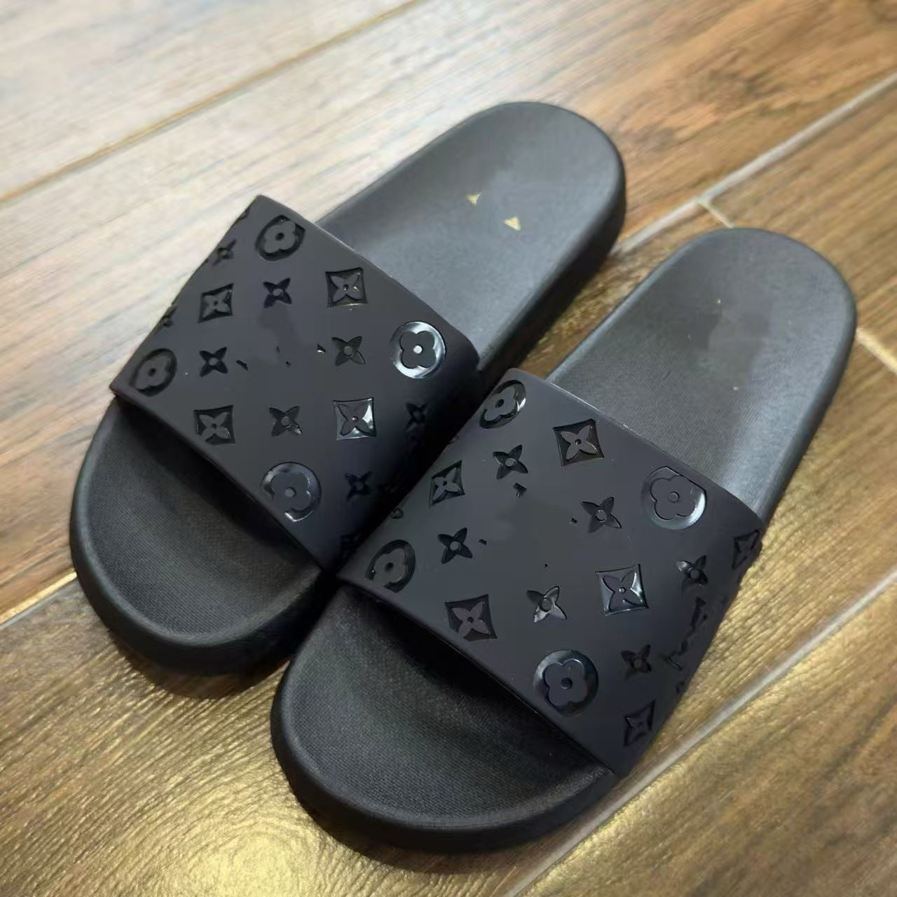 Zapatos de lujo ligeros de lujo de estilo americano de comercio exterior transfronterizo, zapatillas de hombre muy vendidas, zapatillas versátiles para pareja de hombre, ropa exterior de mujer, alto valor estético