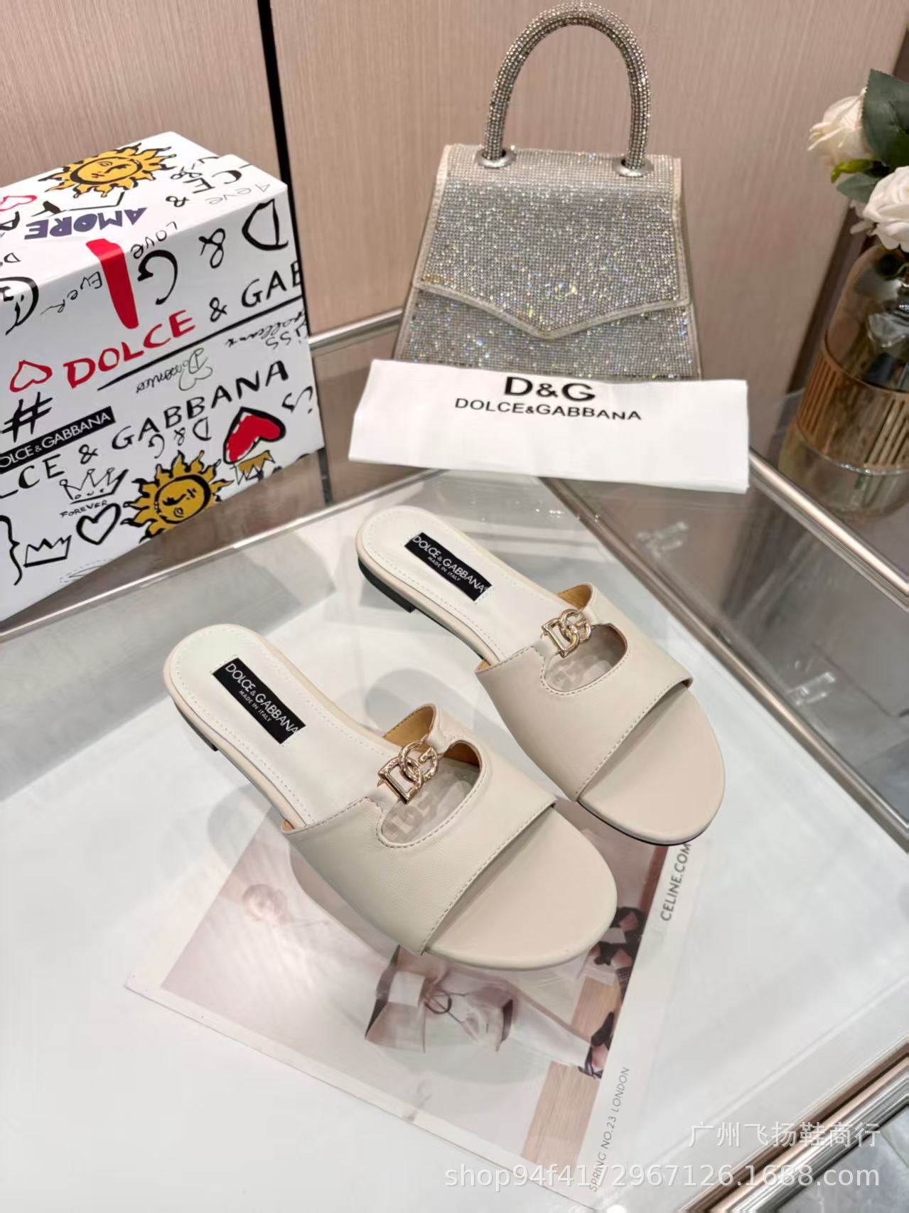 2026 Zapatillas planas de cuero para interiores y exteriores, Vietnam, Dubái, Nigeria, Envío de Cantón, Alta calidad uno a uno