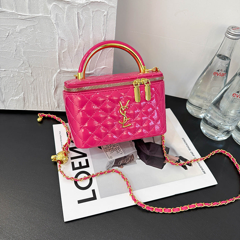 Bolso de mujer de mujer con letras de charol y perlas, caja de un solo hombro bordada con diamantes, bolso pequeño cuadrado, bolso de maquillaje con cadena cruzada