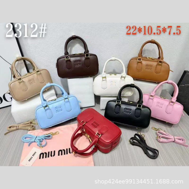 MIU Bowling Otoño/Invierno 2024 Nuevo Nicho Bolso de Gran Capacidad para Mujer Bolso Almohada Bolso Bandolera de un solo hombro Boston Mujer