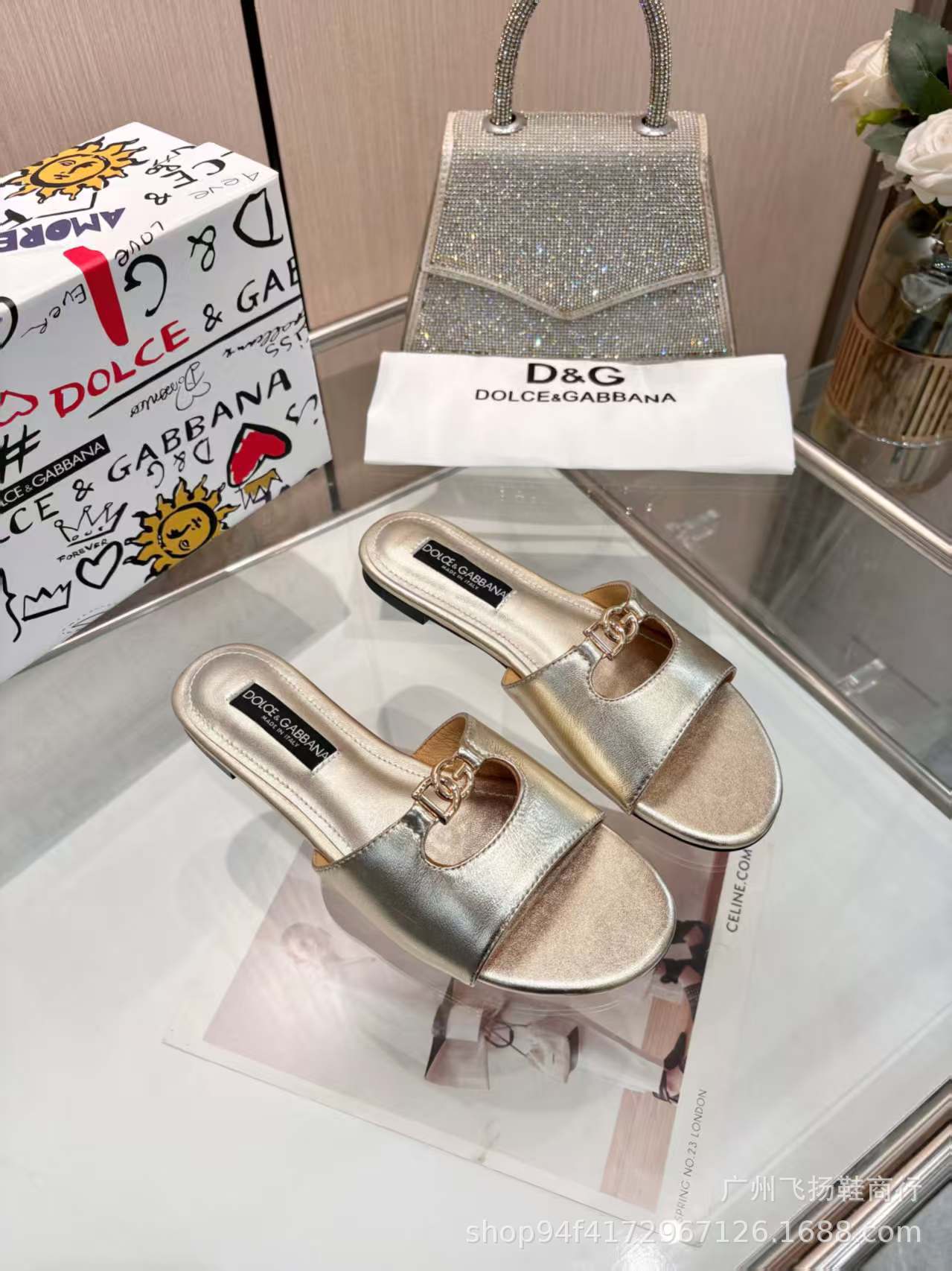 2026 Zapatillas planas de cuero para interiores y exteriores, Vietnam, Dubái, Nigeria, Envío de Cantón, Alta calidad uno a uno
