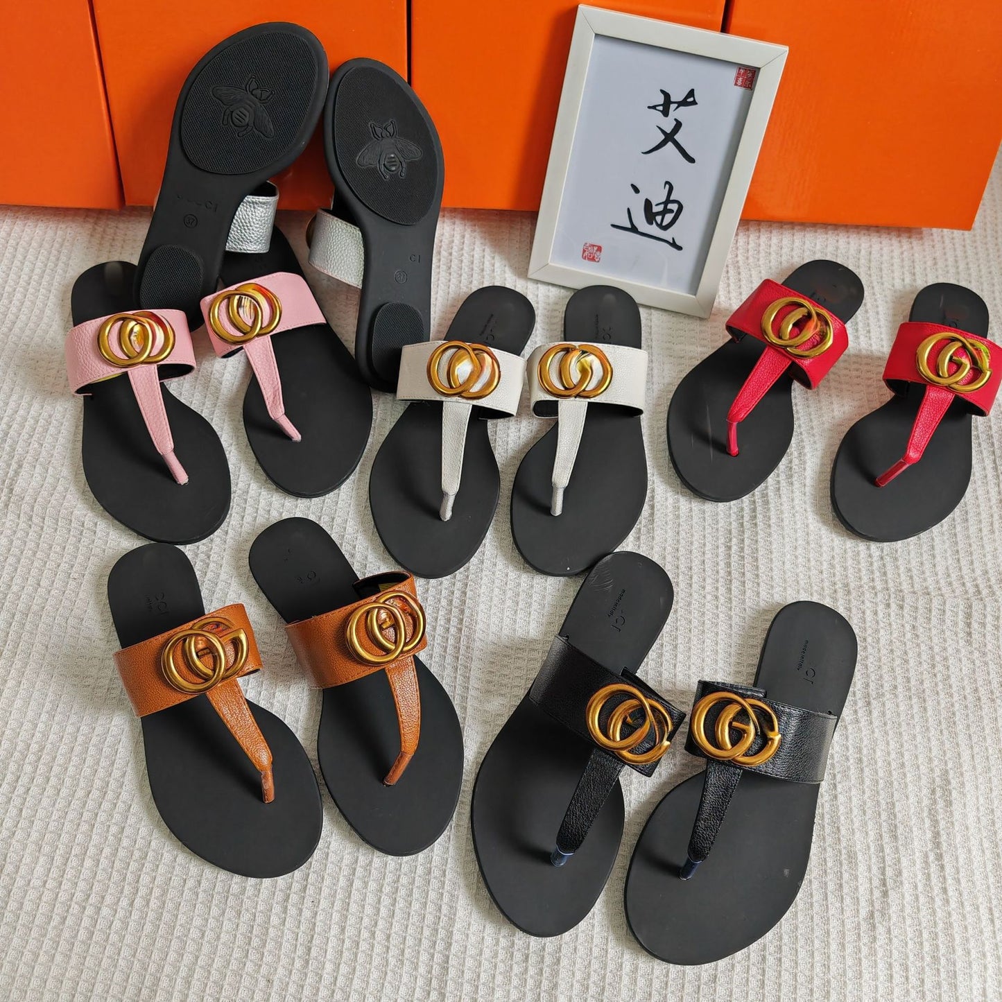 En stock, sandalias de herrajes superventas en Europa y Estados Unidos de forma transfronteriza, sandalias planas de moda y fabricantes de sandalias al por mayor