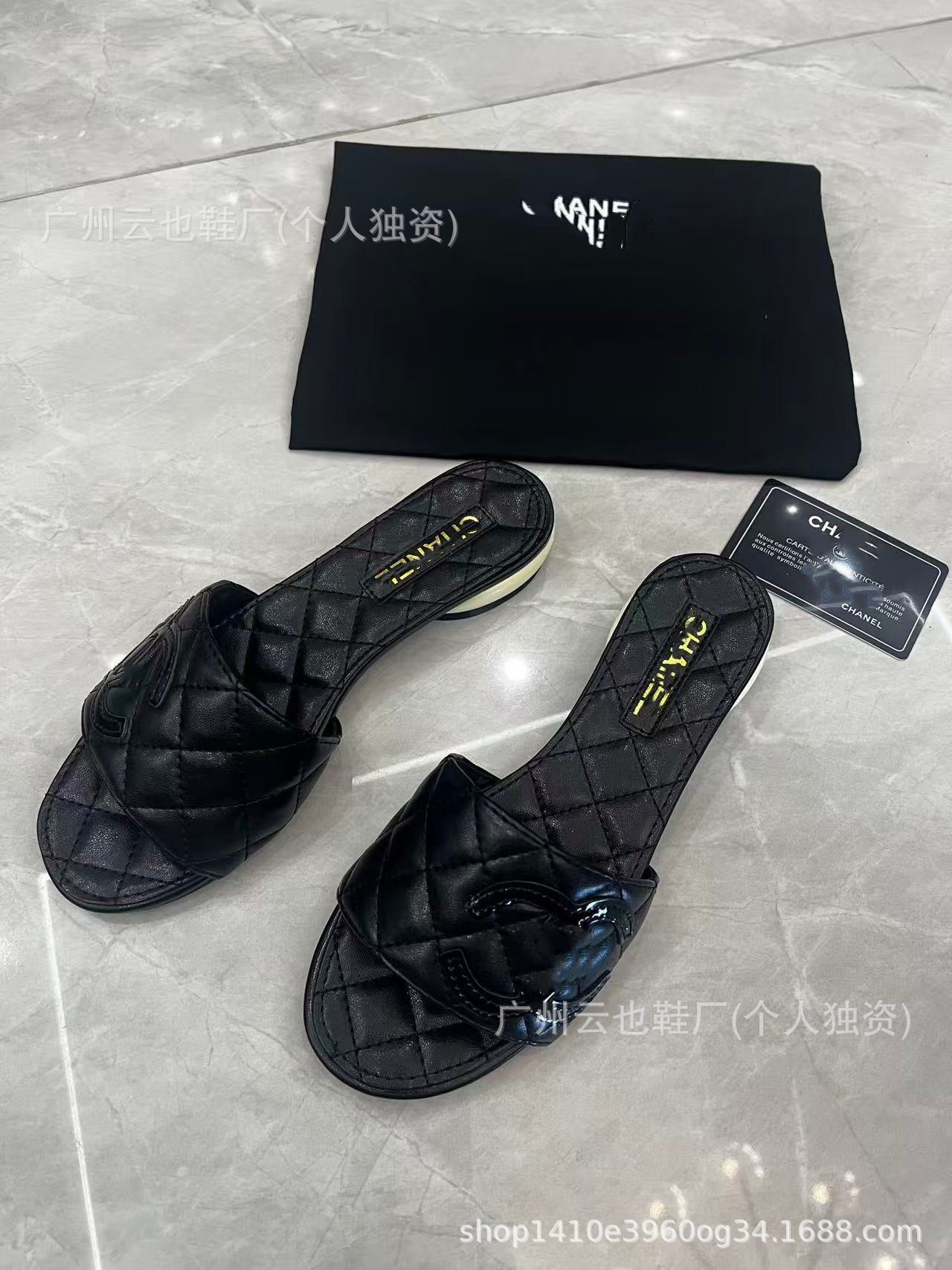 2026 Nuevo logo clásico de principios de primavera Doble C Strap-on de moda Panda Color-Fragancia Estilo Abrigo plano de diamante Prenda versátil