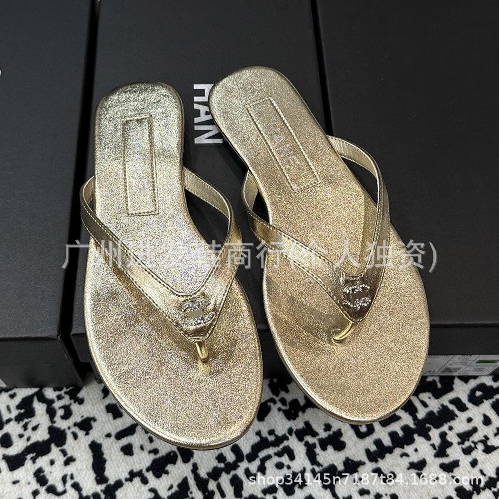 En stock, nuevas chanclas planas de terciopelo de pedrería de Chanchan Grandma 2026, sandalias versátiles de perla de moda