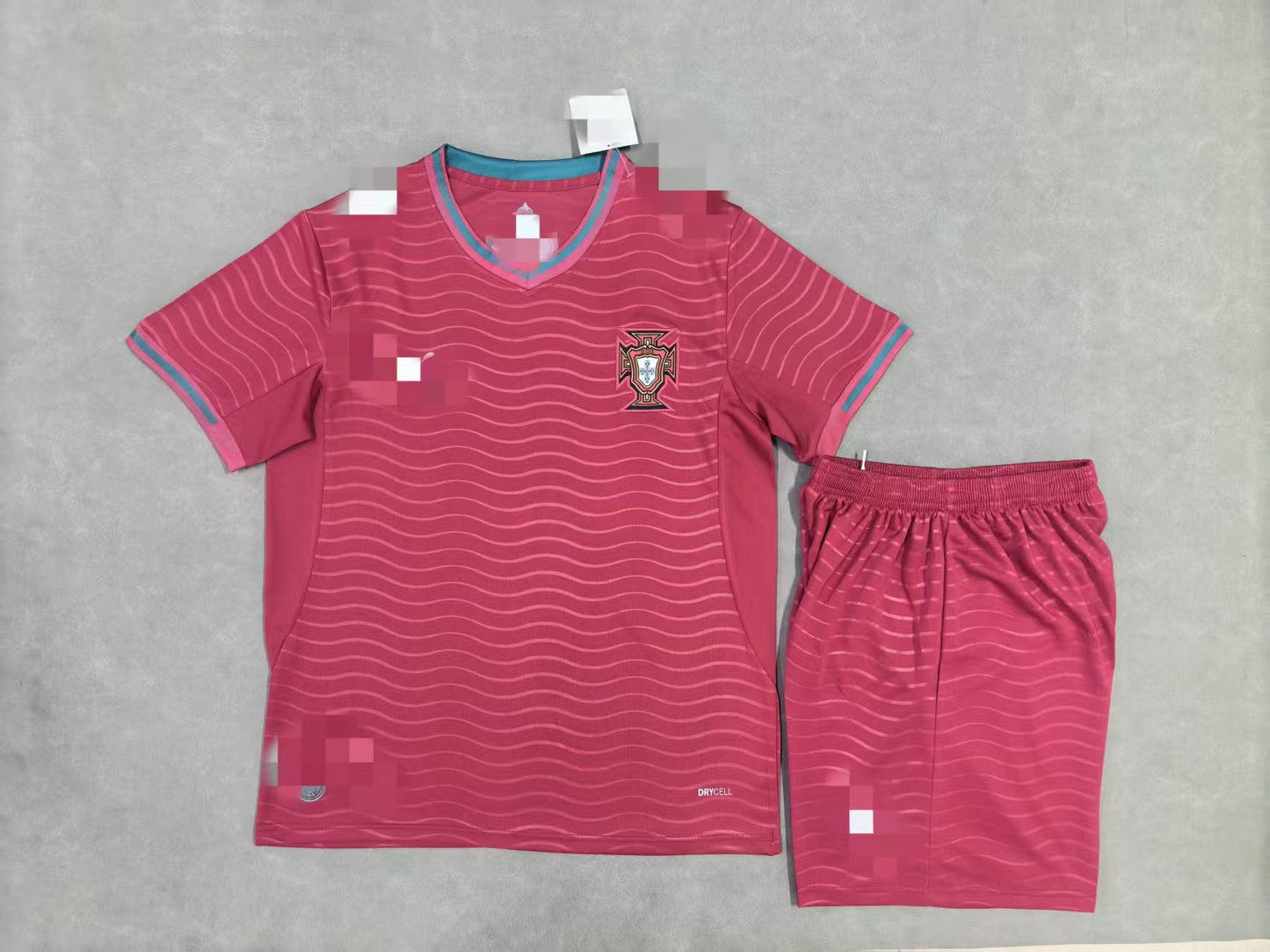26 juegos de 26 aficionados para las equipaciones de fútbol de la Copa del Mundo de EE.UU., Canadá y México para Brasil, España, Portugal y Croacia