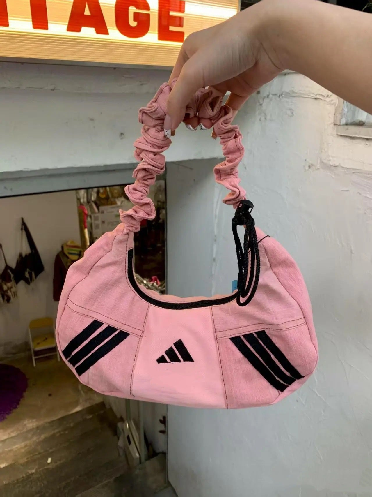 Bolso Adidas Clover de lona plisada para mujer, bolso nube de un solo hombro con bloques de colores de moda 2026