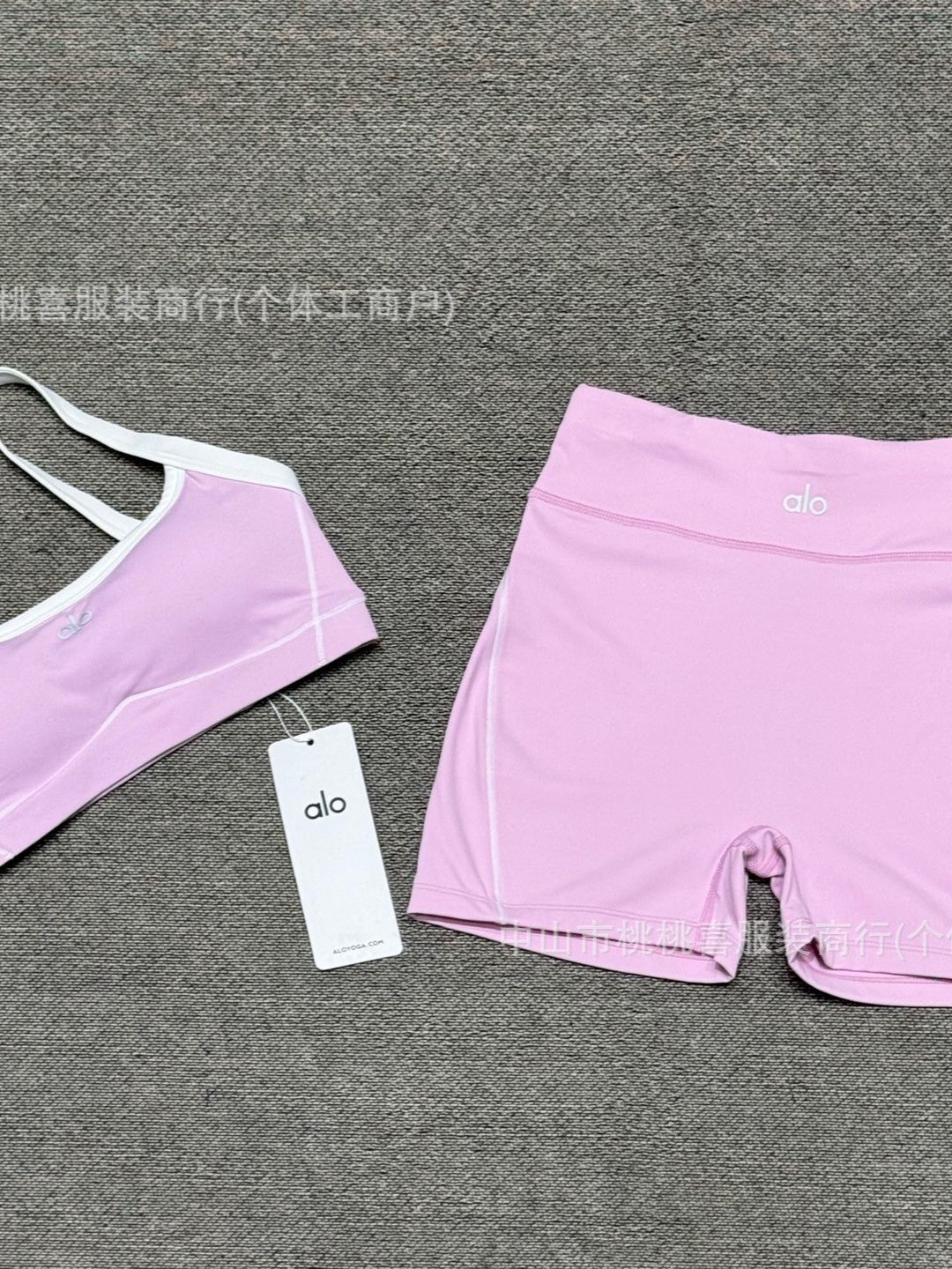 En stock, conjunto de yoga nude sensation de alta elasticidad, sujetador con tirante fino, pantalones cortos de fitness para levantar caderas, conjunto deportivo al aire libre para mujer