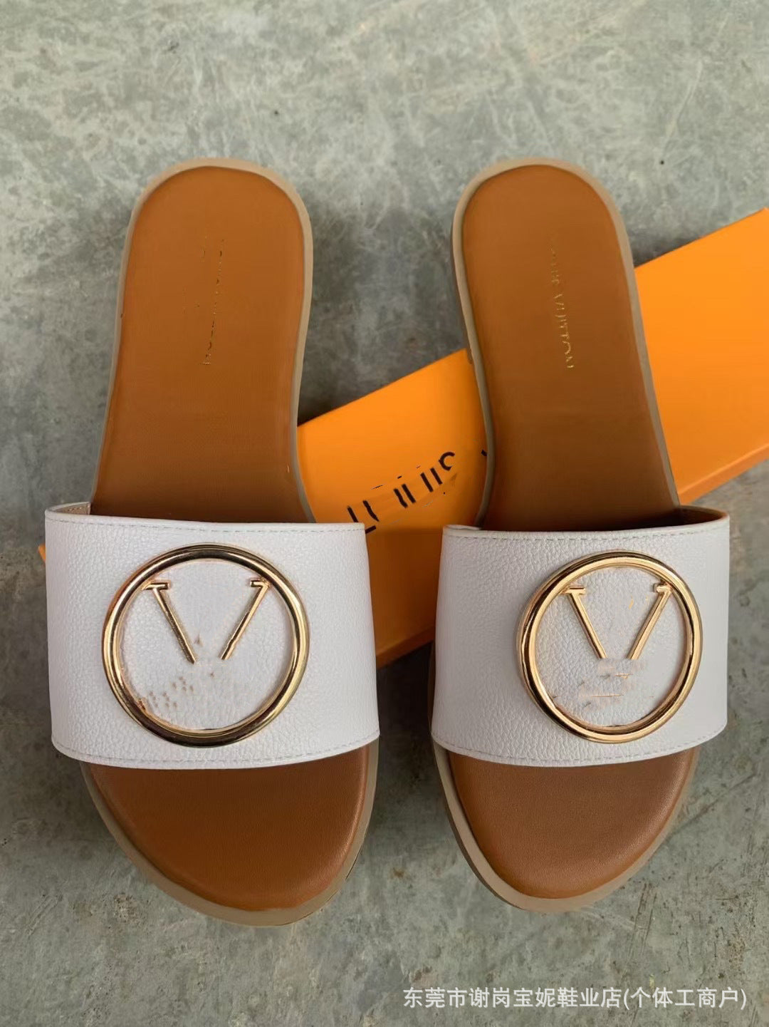 Sandalias nuevas de herraje de la familia V, zapatillas de moda afroeuropeas y americanas de verano para ropa exterior femenina