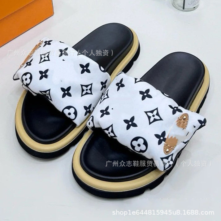 Comercio exterior Satén de Burro 2025 Verano Velcro Zapatillas de mujer Pastel mate para parejas Antideslizante Lote plano y de suela gruesa resistente al desgaste