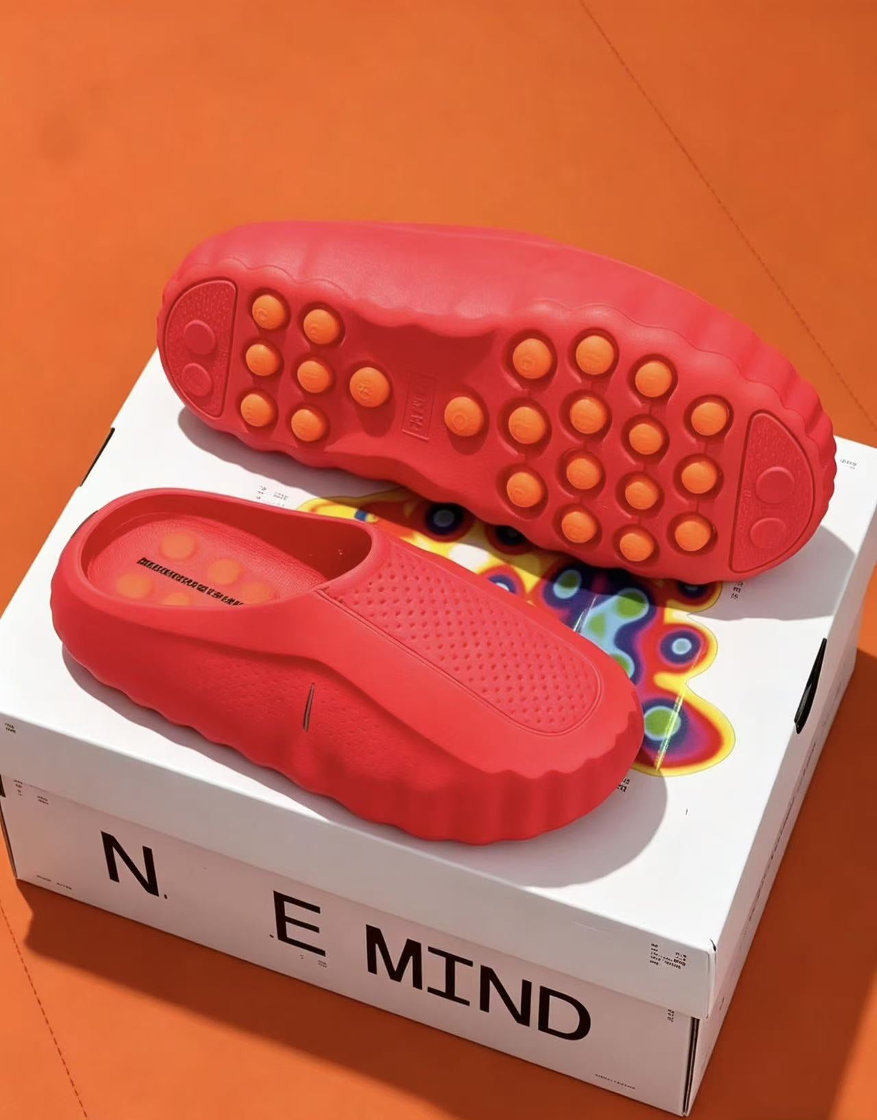 2026 Nueva Niche Design Suela de masaje Zapatillas deportivas rojas Suela gruesa de hombre Verano Suela blanda Corrida al aire libre