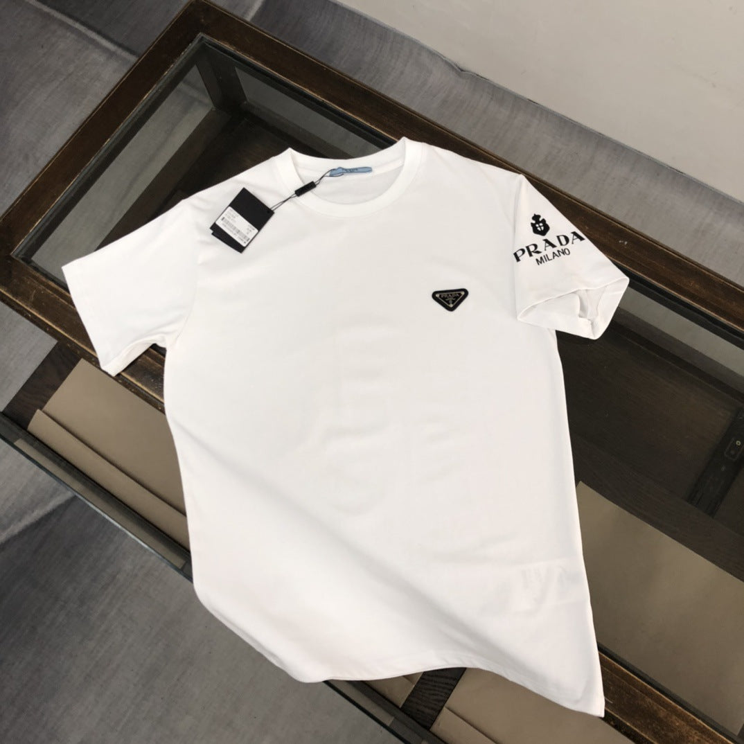 Versión de lujo de alta gama pra Pujia triángulo metálico LOGO, camiseta unisex de verano suelta y versátil con estampado y manga corta