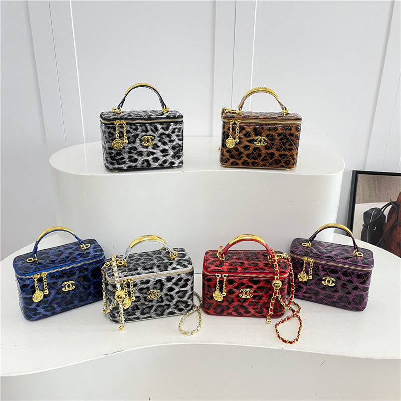 Bestsellers de comercio exterior: bolso pequeño cuadrado con estampado de leopardo, bolso cruzado de un solo hombro estilo estilo Chanel brillante, bolso caja con cadenas bordados con diamantes