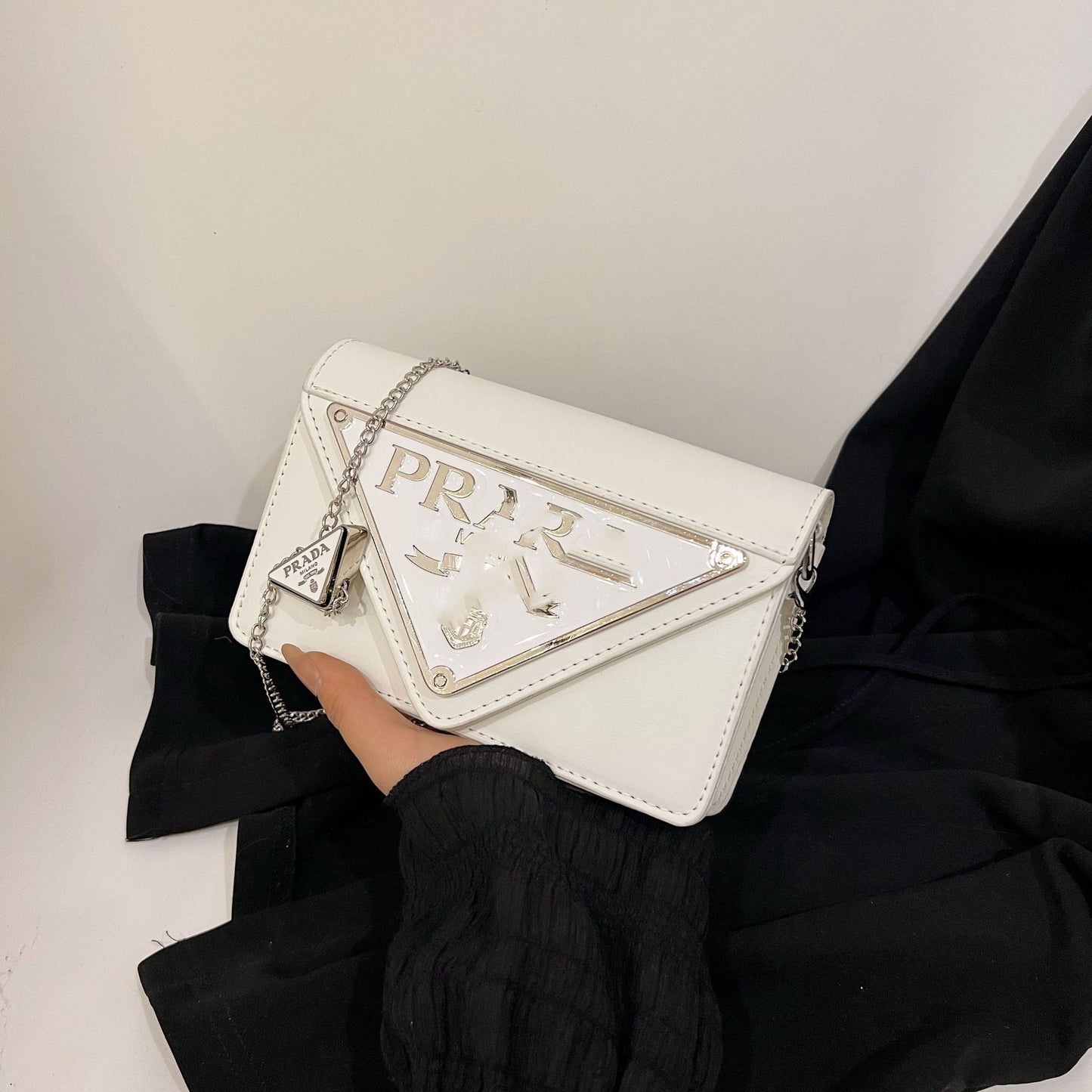 Nuevo bolso femenino de un solo hombro para mujer 2024, nuevo bolso versátil con cadena, bolso bandolero pequeño de moda