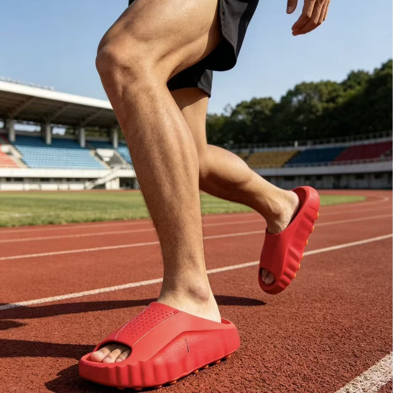 2026 Nueva Niche Design Suela de masaje Zapatillas deportivas rojas Suela gruesa de hombre Verano Suela blanda Corrida al aire libre