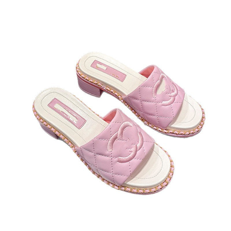 Chanclas de cadena de celosía de diamantes Xiaoxiangfeng, verano 2025 de nuevo estilo, con tacones gruesos y sandalias versátiles para dropship