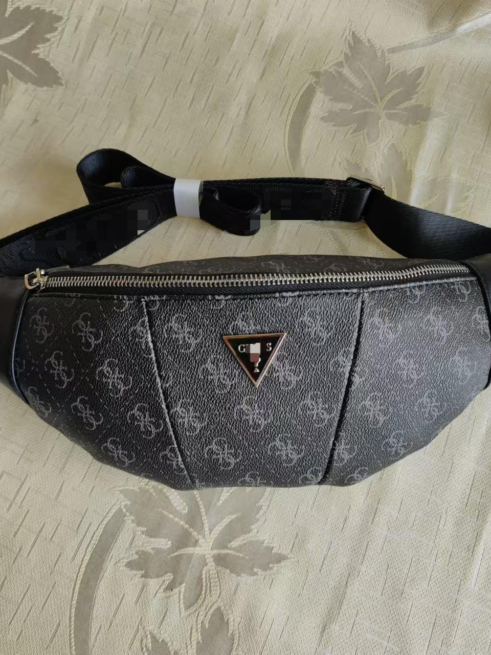 New Guesser Foreign Trade 2025 Nuevo bolso bandolero europeo y americano para hombre con cremallera triangular estampado Bolso de hombro de moda Bolso de hombre