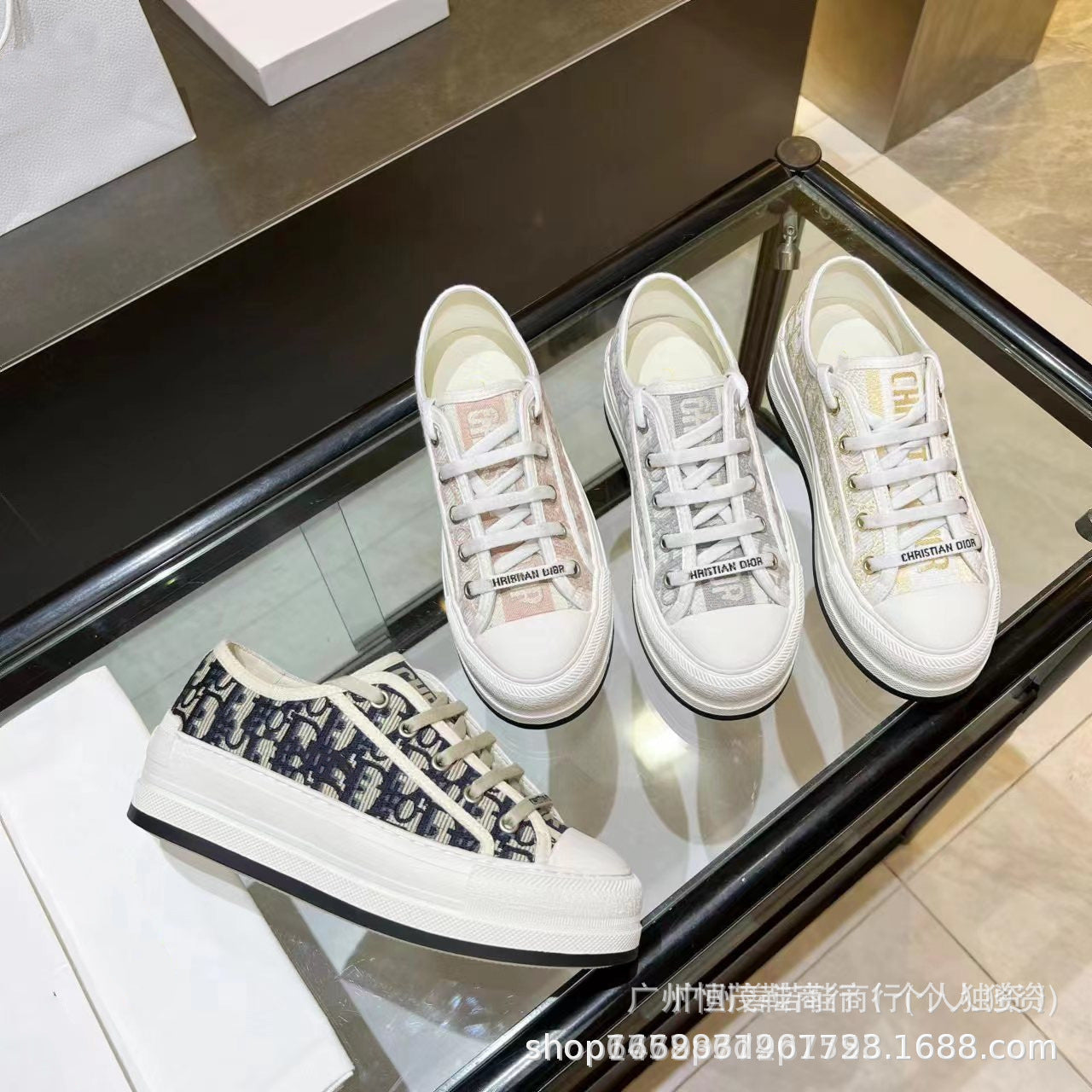 Familia D con bordado con letras primavera, nueva plataforma de Internet con cordones de celebridades de celebridades con cordones en altura interior aumenta zapatillas casuales INS fashion zapatillas solteras mujeres