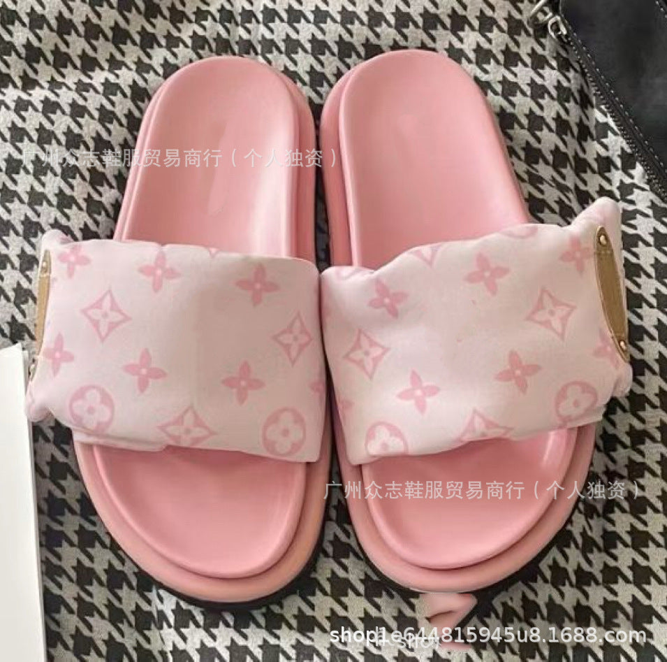 Comercio exterior Satén de Burro 2025 Verano Velcro Zapatillas de mujer Pastel mate para parejas Antideslizante Lote plano y de suela gruesa resistente al desgaste