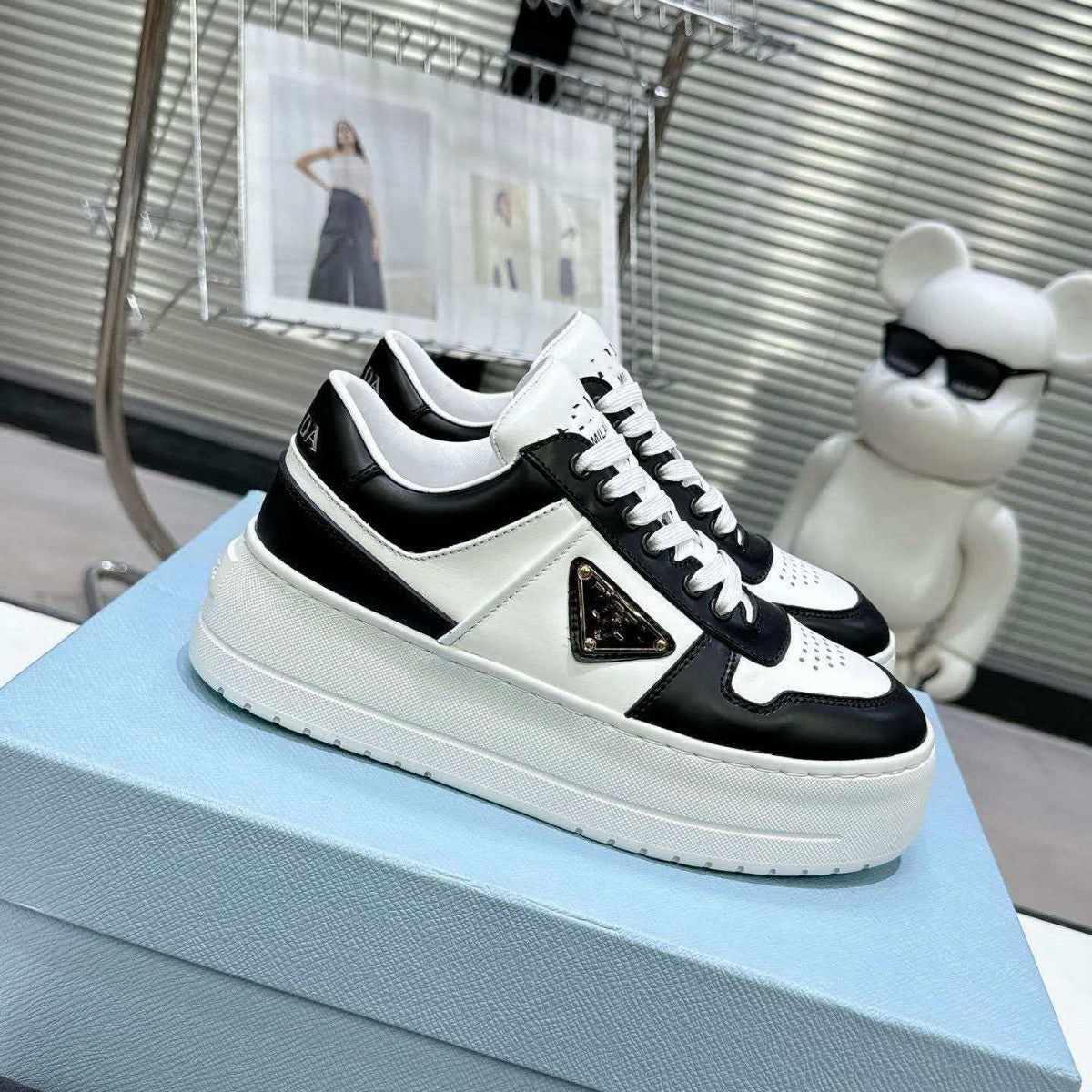 26 años de la familia P triángulo marca plataforma zapatos muffin aumentan la altura moda zapatillas casuales hombre pequeño versátil pequeña zapata blanca