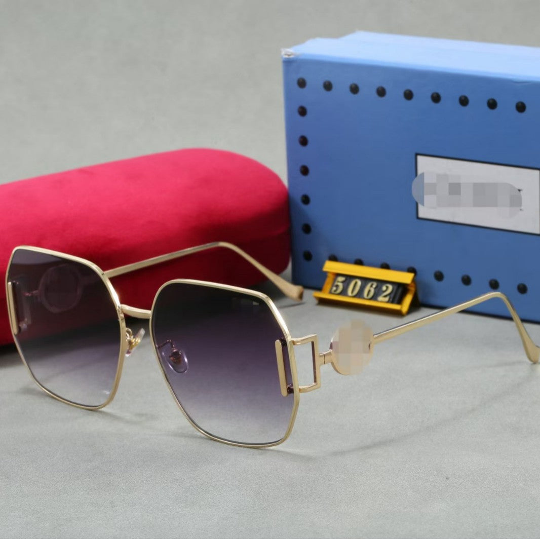 2025 Nueva gafas de sol de lujo ligeras de moda europea y americana para mujer, gafas de sol de estilo callejero de lujo al aire libre al por mayor transfronteriza