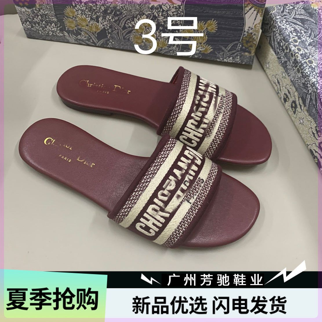 Dior zapatos planos de mujer a la moda y versátiles bordados,Alta costura,suela suave antideslizante Dior Nuevo y moderno zapatillas refrescantes 2026