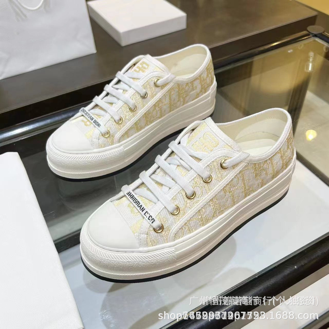 Familia D con bordado con letras primavera, nueva plataforma de Internet con cordones de celebridades de celebridades con cordones en altura interior aumenta zapatillas casuales INS fashion zapatillas solteras mujeres