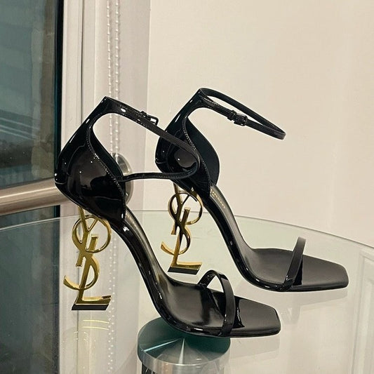 Sandalias de una tira para mujer, nuevos tacones con letras sexys de charol de celebridad romana de 2024 para mujeres
