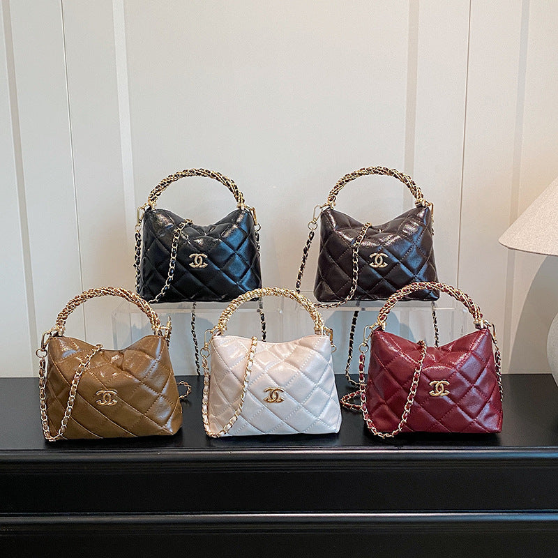 Nuevo bolso de cadena de diamante, bolso de asa torcida Xiangjia, bolso de mujer moderno, bandolera de un solo hombro, bolso de cubo vintage de cuero encerado