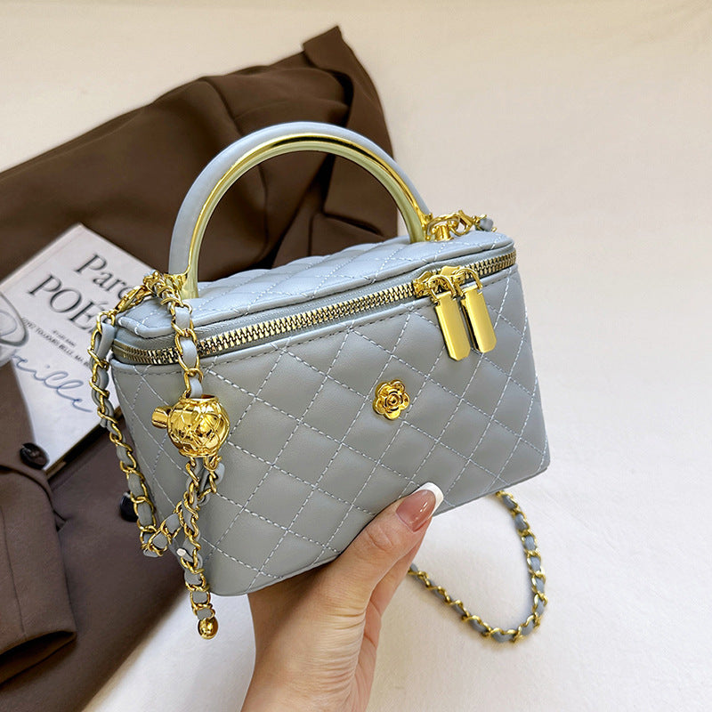 Bolso de mujer de mujer con letras de charol y perlas, caja de un solo hombro bordada con diamantes, bolso pequeño cuadrado, bolso de maquillaje con cadena cruzada