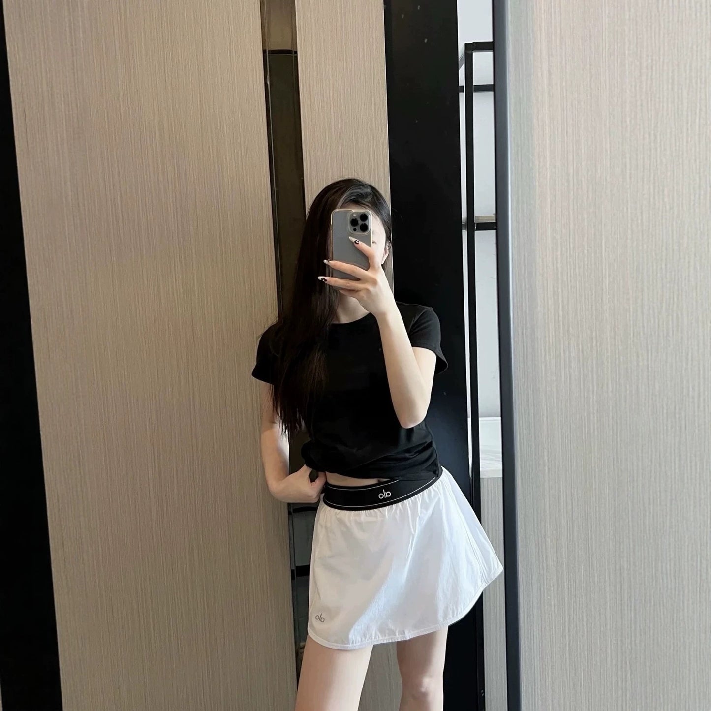 En stock falda de tenis de secado rápido para deportes de alo yoga, falda corta transpirable transpirable de 26 veranos para mujeres