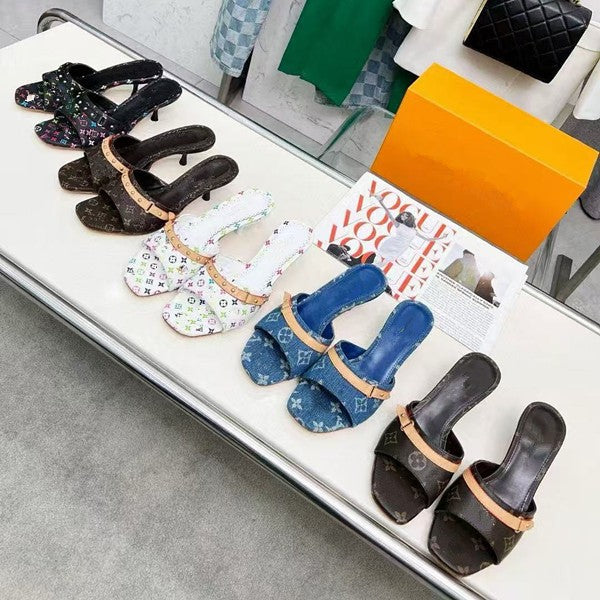 Zapatillas de tacón alto de moda europea y americana, nuevas sandalias vaqueras bordadas con bordado súper populares 2025, tacón de aguja, elegante tendencia transfronteriza
